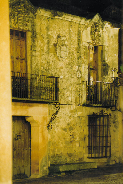 ...justo al lado de Crepundia...
